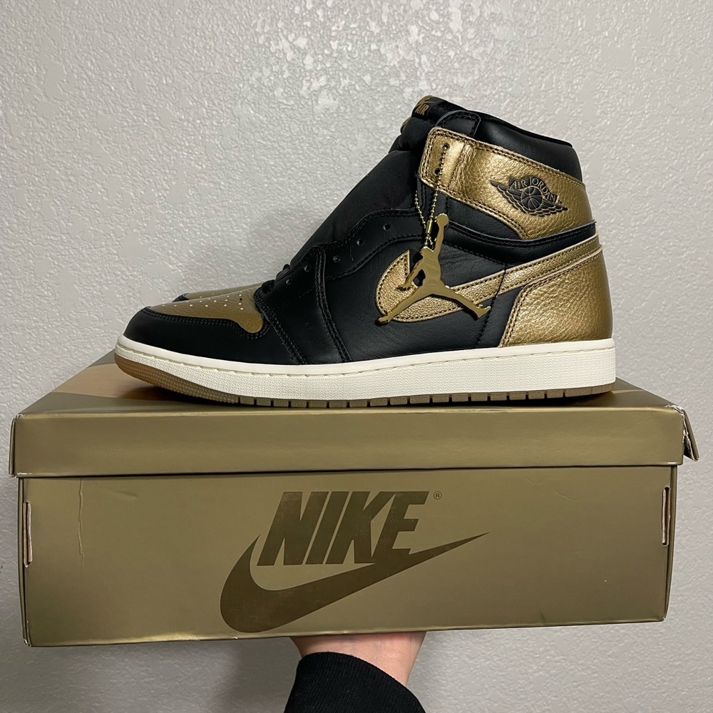 Nike Jordan 1 Men's Black Metallic Gold Sneakers Size 12 (Brand New)